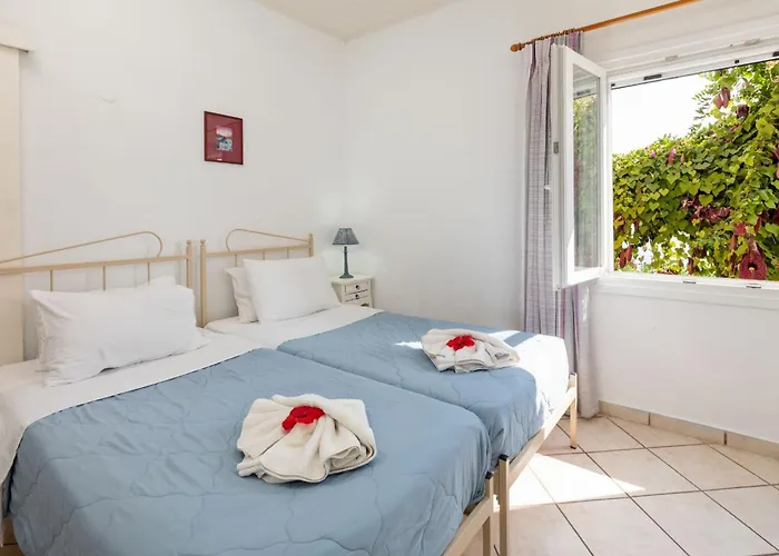 Nafsika Holiday home *