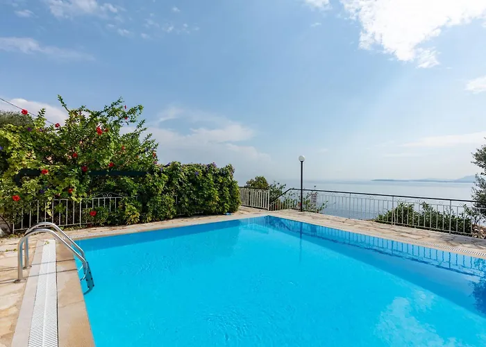 Nafsika Holiday home *