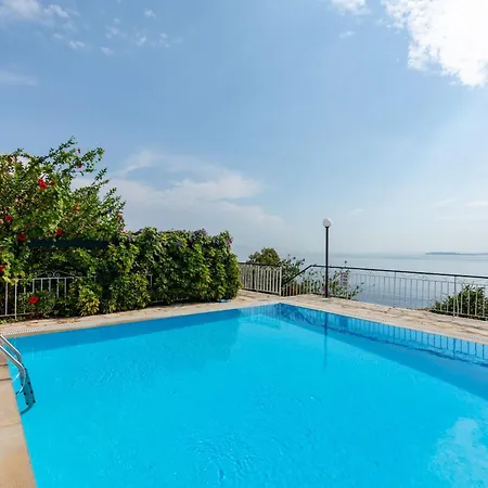 Nafsika Holiday home *