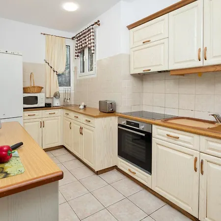 Nafsika Holiday home *